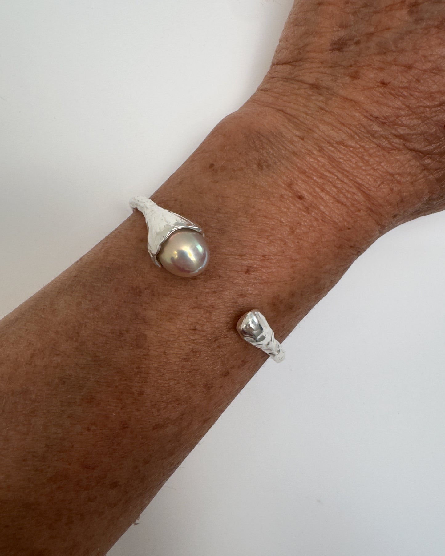 YPS · The Pearl Lamp Bangle